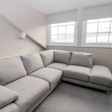 Appartement 7a Belvoir Terrace *