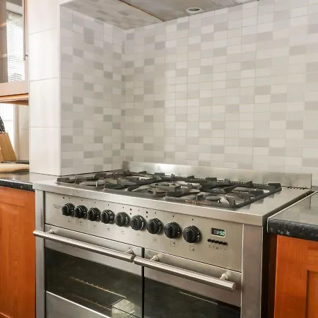 7a Belvoir Terrace *