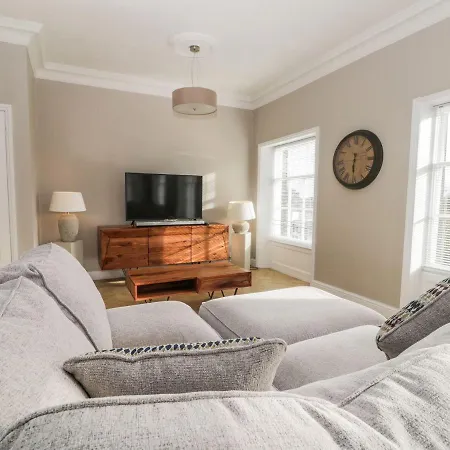 7a Belvoir Terrace Apartment