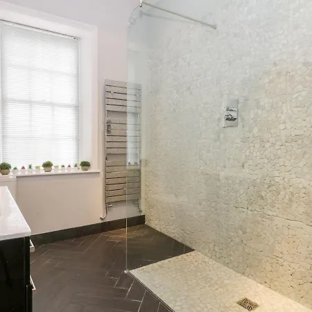 Apartment 7a Belvoir Terrace