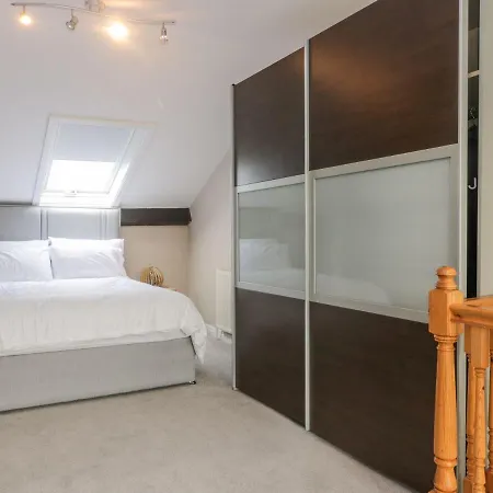 7a Belvoir Terrace Apartment *